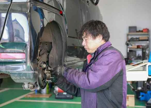 笑顔の整備スタッフ